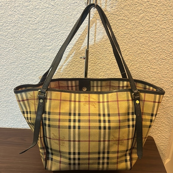 Vintage Burberry PVC Leather in good condition - Picture 1 of 12